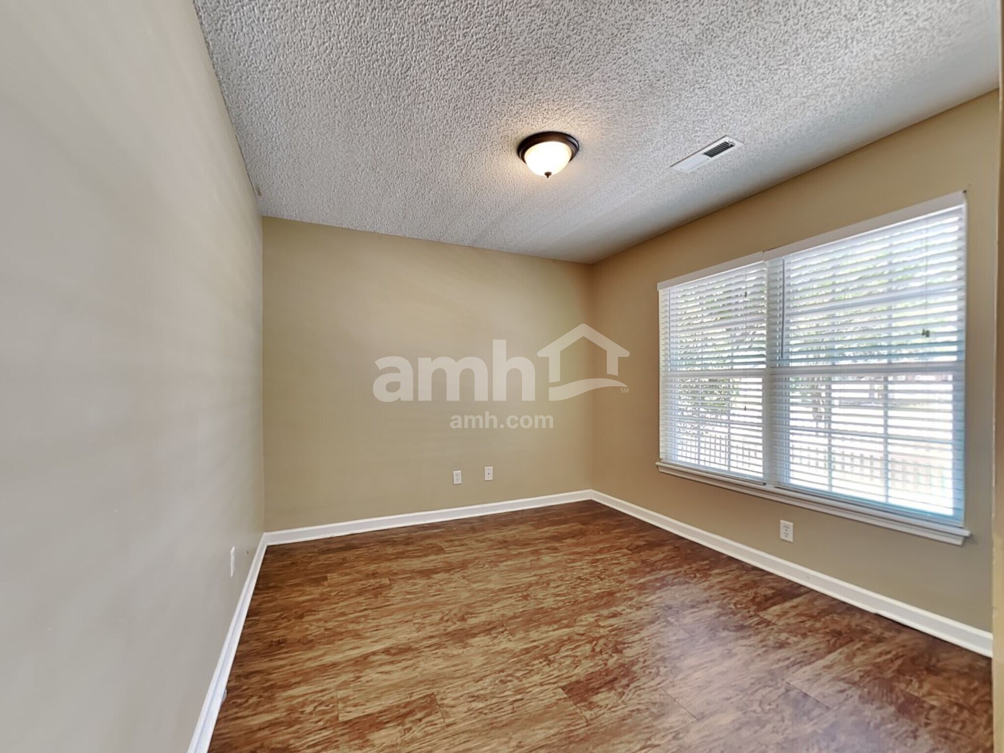 Building Photo - 132 Jupiter Ln