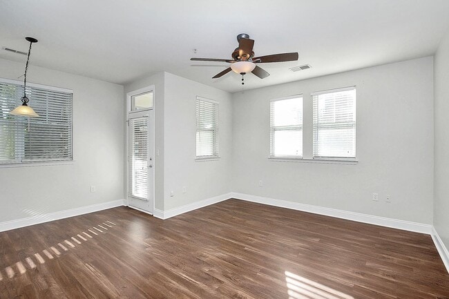 Building Photo - One -bedroom 5 mins from uptown Charlotte!...