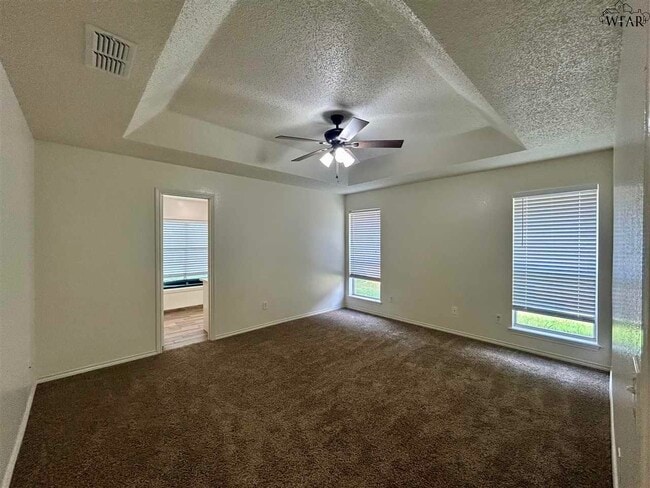 Building Photo - 5008 Bayberry Dr