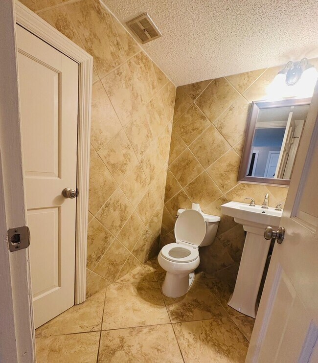 Building Photo - 2598 Cedar Ridge Dr