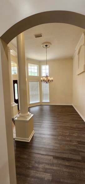 Building Photo - 3774 Bedford Dr