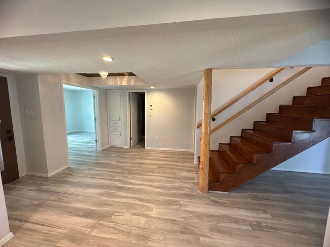 Building Photo - Two-story, four-bedroom, three-bathroom ho...