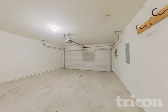 Building Photo - 881 Darst Dr