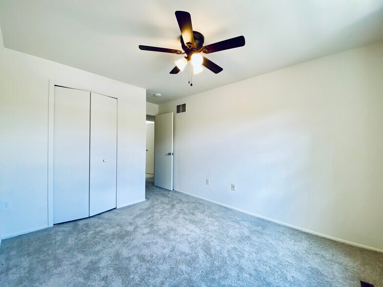 Building Photo - 10690 High Beam Ct