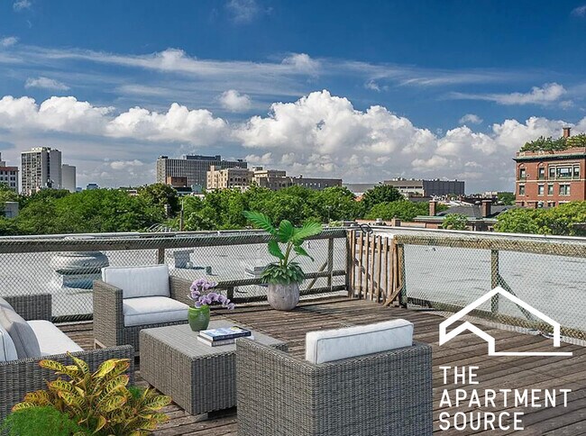 Building Photo - 445 W Barry Ave