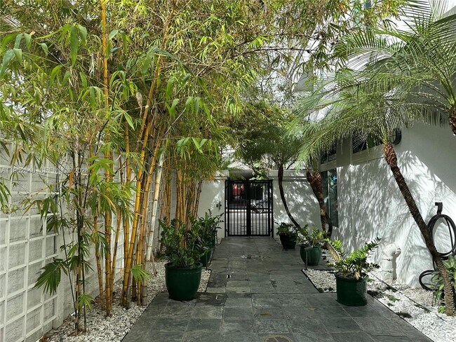 Building Photo - 234 NE 3rd St