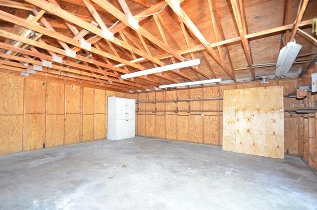 Building Photo - 615 Sarita St
