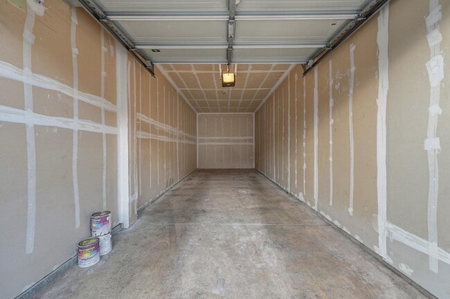 Building Photo - 10001 Woodcreek Oaks Blvd