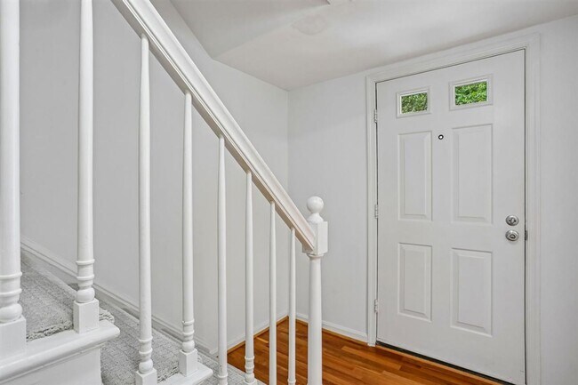 Building Photo - Great 2BR 2BA in Kenwood Forest Community in Downtown Bethesda