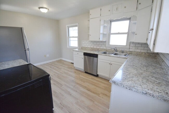 Building Photo - Beautiful 3 Bedroom with ALL the Updates!