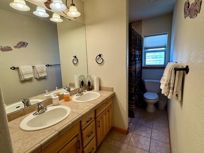 Building Photo - 904 Wapiti Dr