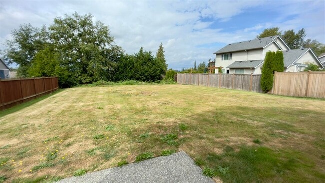 Building Photo - 3 Bedroom, 2.5 Bathroom house!!