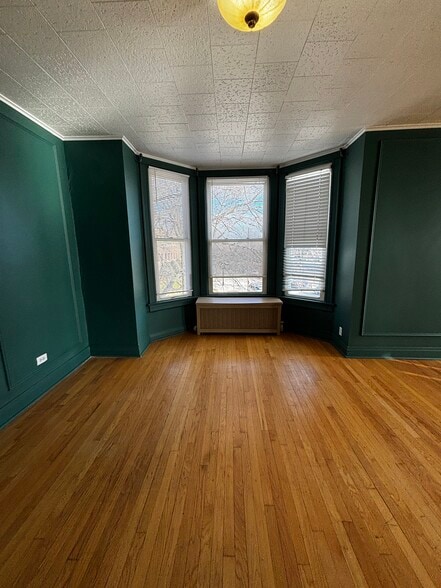 Building Photo - 701 W Hillgrove Ave