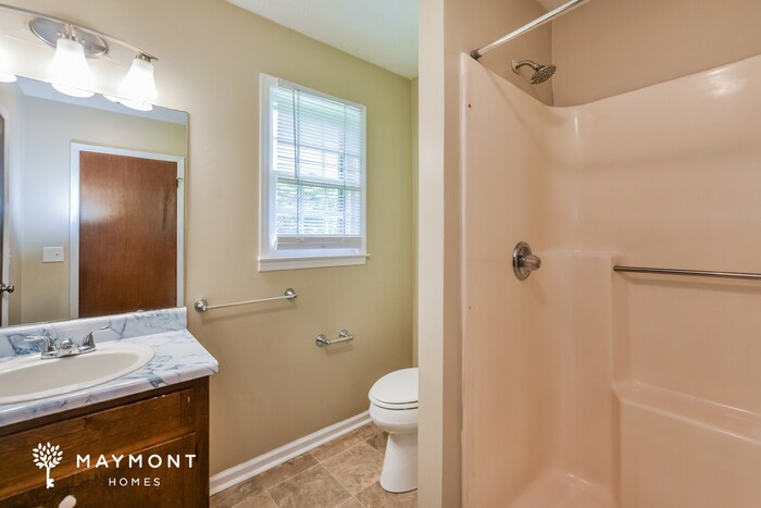 Building Photo - 121 Greenwood Cir