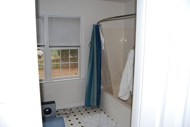 Building Photo - 8413 Wilshire Pl