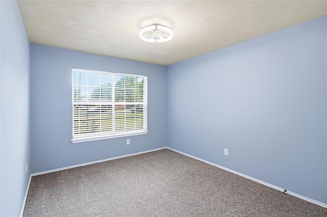 Building Photo - 120 Mule Deer Ct