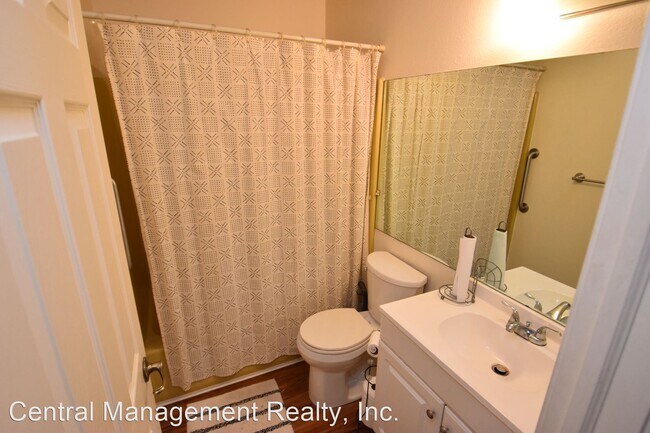 Building Photo - 2 br, 1 bath House - 120 W. Leyete Ave