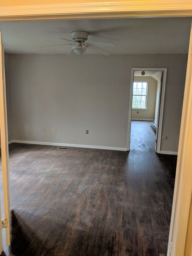 Building Photo - Spacious Single Family for Rent