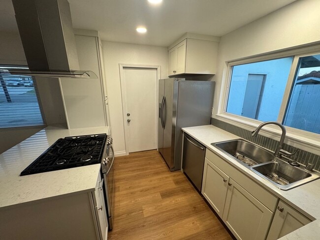 Building Photo - Remodeled 3 Bed / 2 Bath Single-Family Home | Garage, Big yard