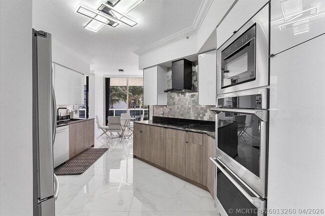 Building Photo - 3100 N Ocean Blvd