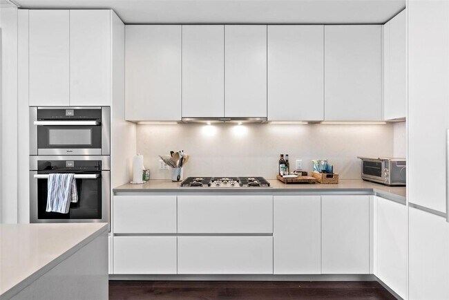 Building Photo - 501 West Ave