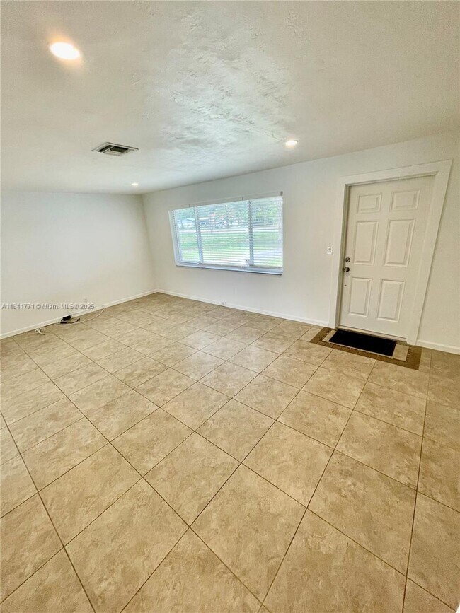 Building Photo - 4430 W Broward Blvd