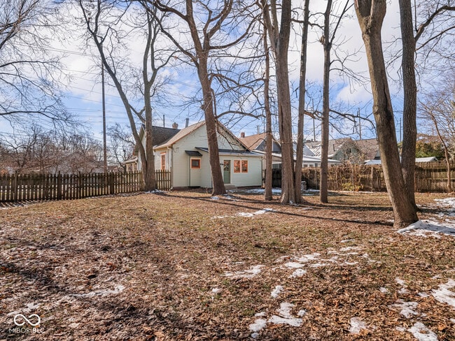 Building Photo - 1118 E St Clair St