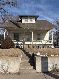 Building Photo - $899 - 2 bed 2 bath - Single Family Home