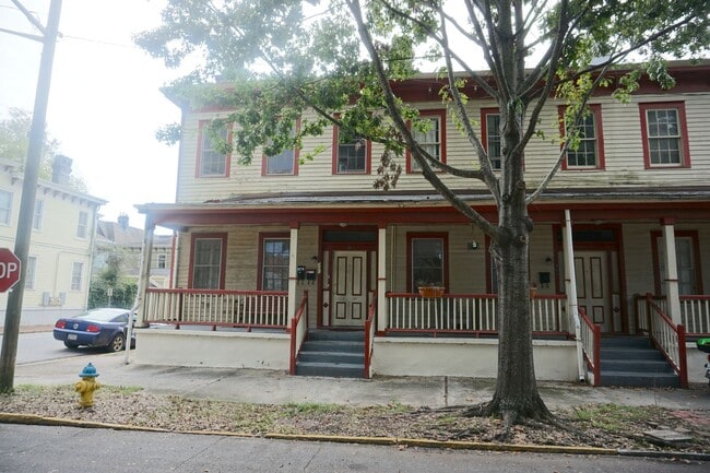 Primary Photo - 2 BED | 1 BATH | JUST RENOVATED | VICTORIA...