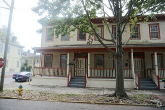 Building Photo - 2 BED | 1 BATH | JUST RENOVATED | VICTORIA...