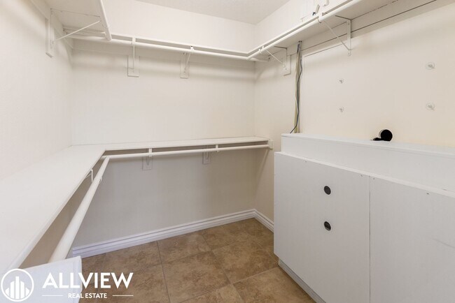 Building Photo - Elegant 3 Bed 2 Bath Home Available in the Heart of Woodbridge!