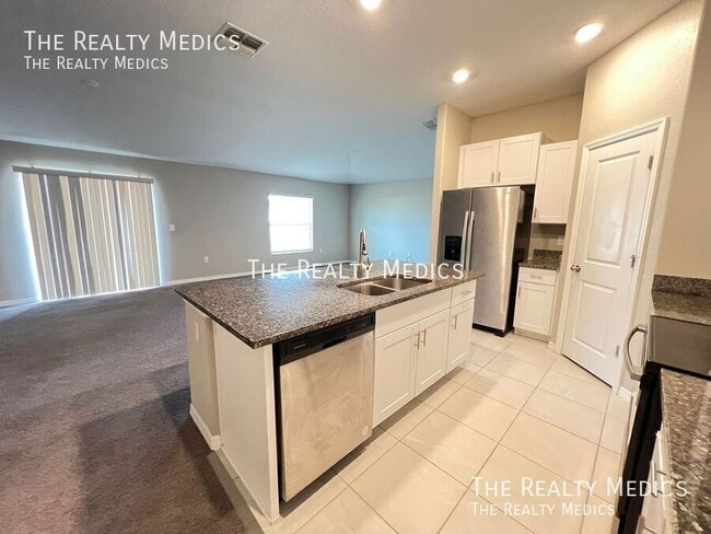 Building Photo - 13063 SW 43rd Ave Rd