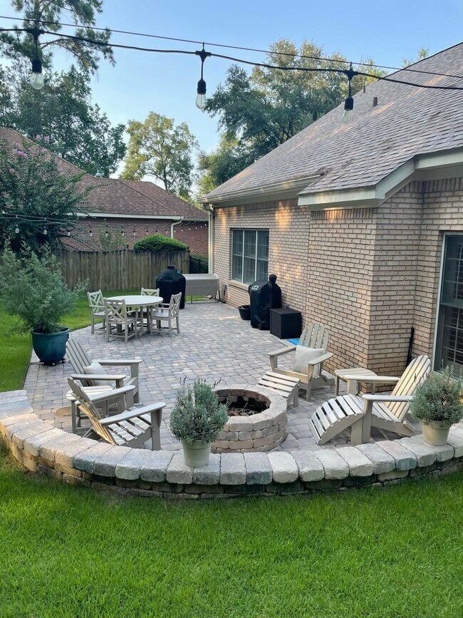 Building Photo - 8970 Eagles Ridge Dr