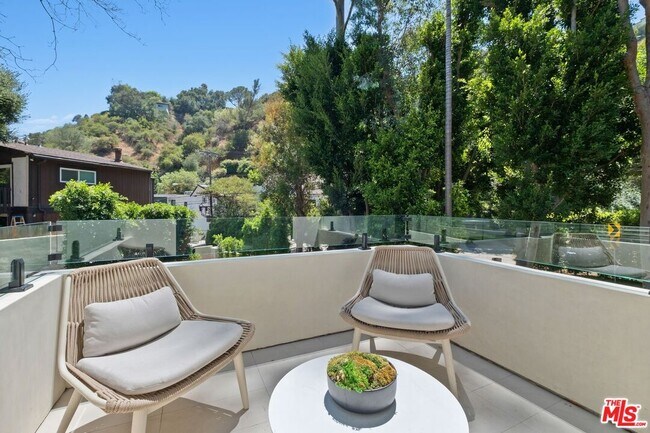 Building Photo - 1712 N Beverly Glen Blvd