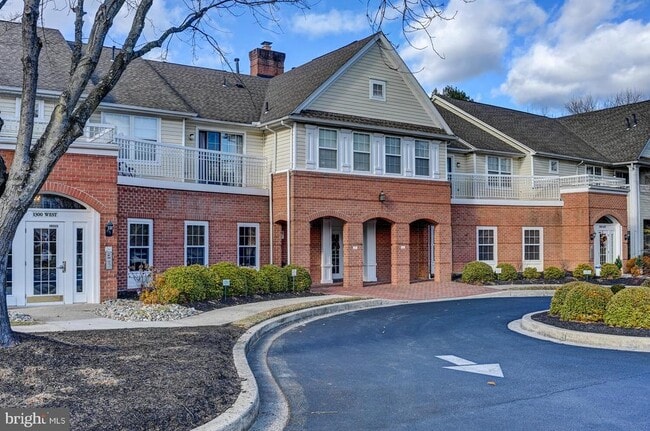 Building Photo - 1301 Sheridan Pl