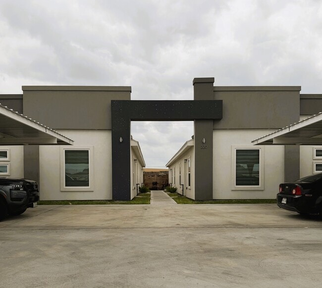 Building Photo - 220 W Campeche Ave