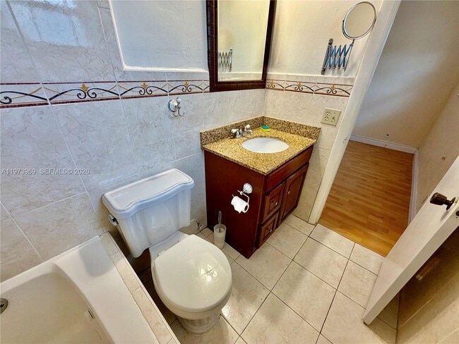 Building Photo - 510 NE 17th Ave