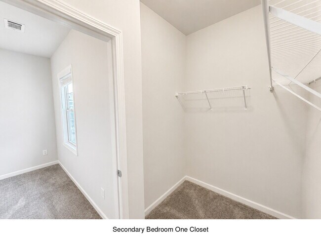 Building Photo - Spacious 4BR/3BA Home with First Floor Suite &  Loft