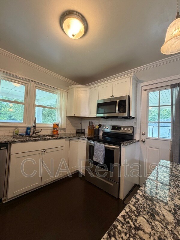 Building Photo - 2040 Panstone Ct SW