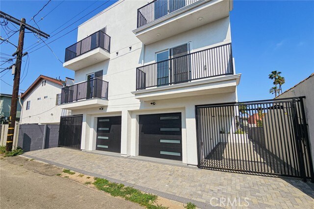 Building Photo - 2055 S Garth Ave