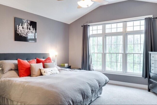 Building Photo - 331 Carpenter Dr NE