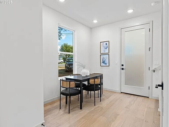 Building Photo - 1610-1612 SE Morrison St.