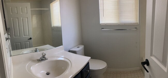 Building Photo - 5 Bed/4 Bath House For Rent in SLC!!!