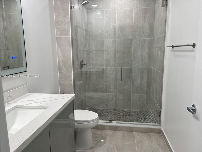 Building Photo - 950 Brickell Bay Dr