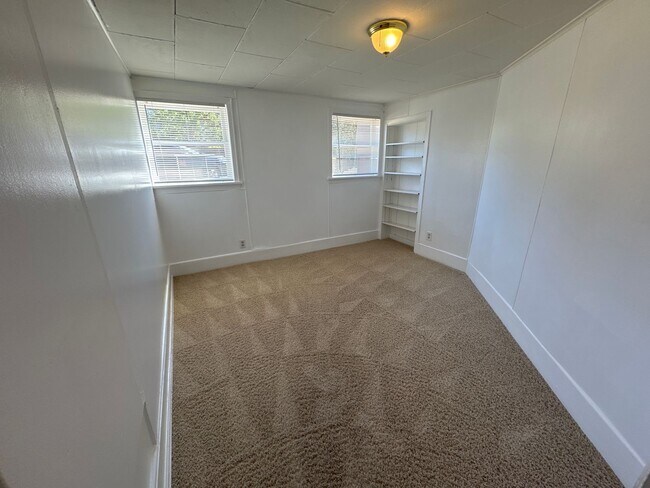 Building Photo - 634 SW Calapooia St
