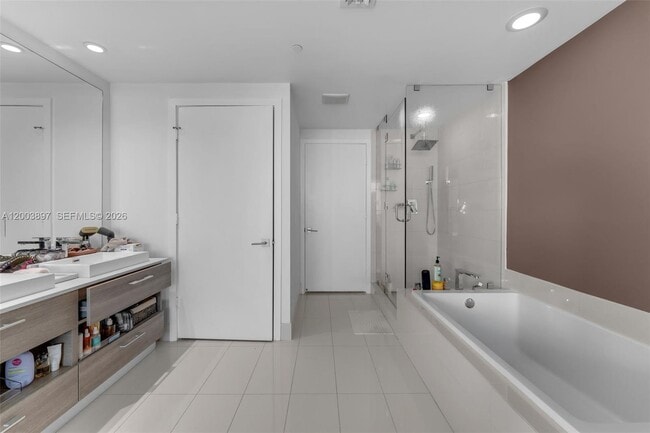 Building Photo - 650 NE 32nd St