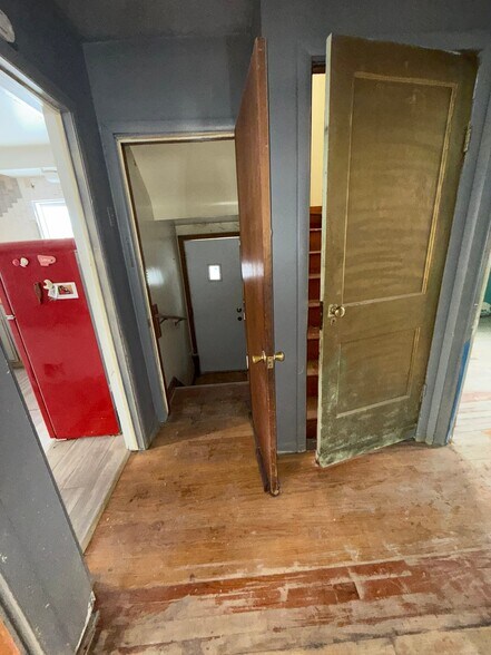 Building Photo - 3101 Iroquois Ave