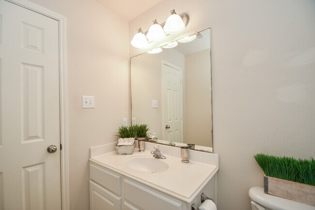 Building Photo - 128 Emerald Loch Ln