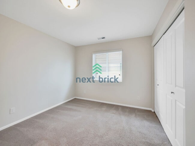 Building Photo - 5 Bed 3 Bath Single-Family Home Available ...