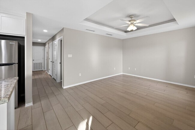 Building Photo - Charming 3BR Duplex in Brownsville